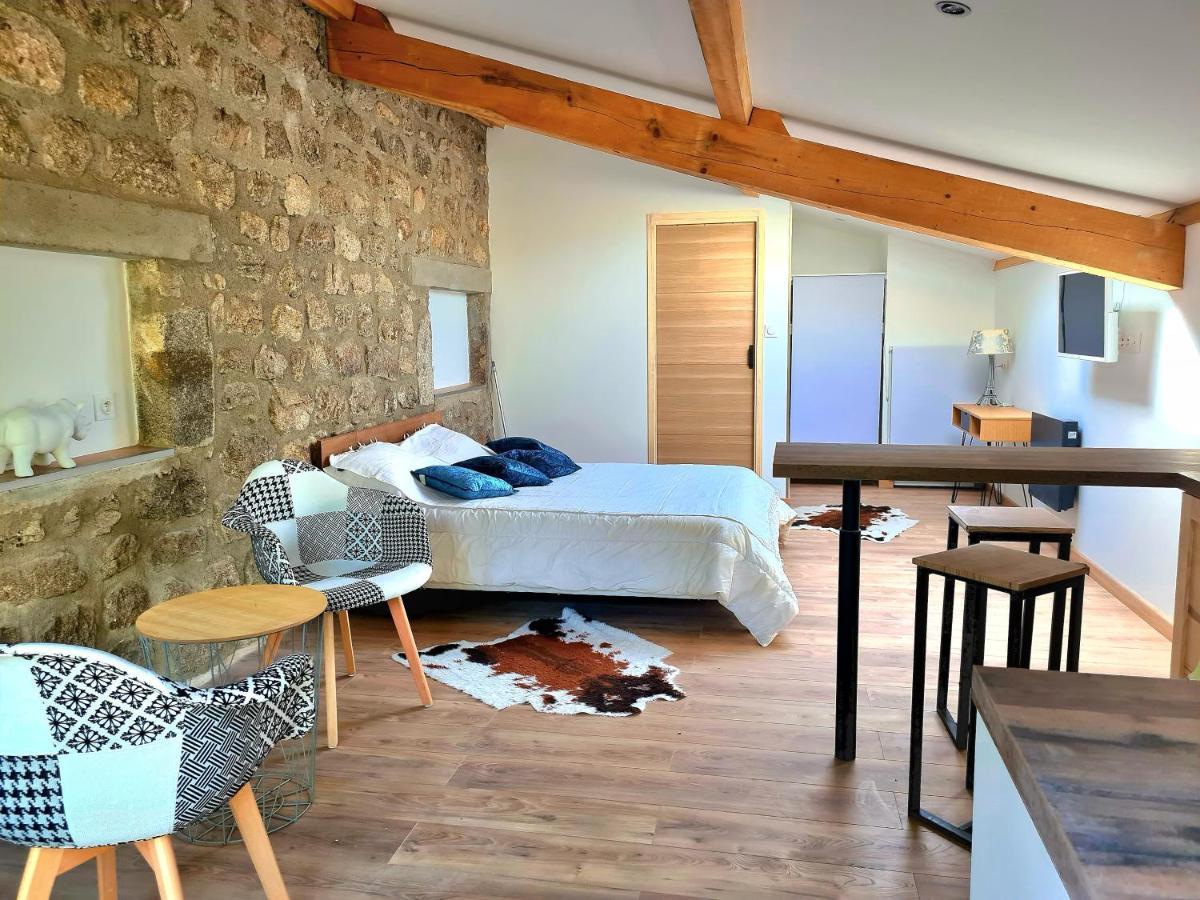 Room Lover Les Chaizes Saint-Romain-Lachalm Exterior foto